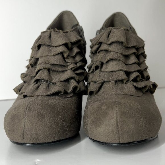 Madden Girl Raleigh Taupe Faux Suede Ruffle Round Platform Toe Booties Sz 8 - Picture 2 of 14
